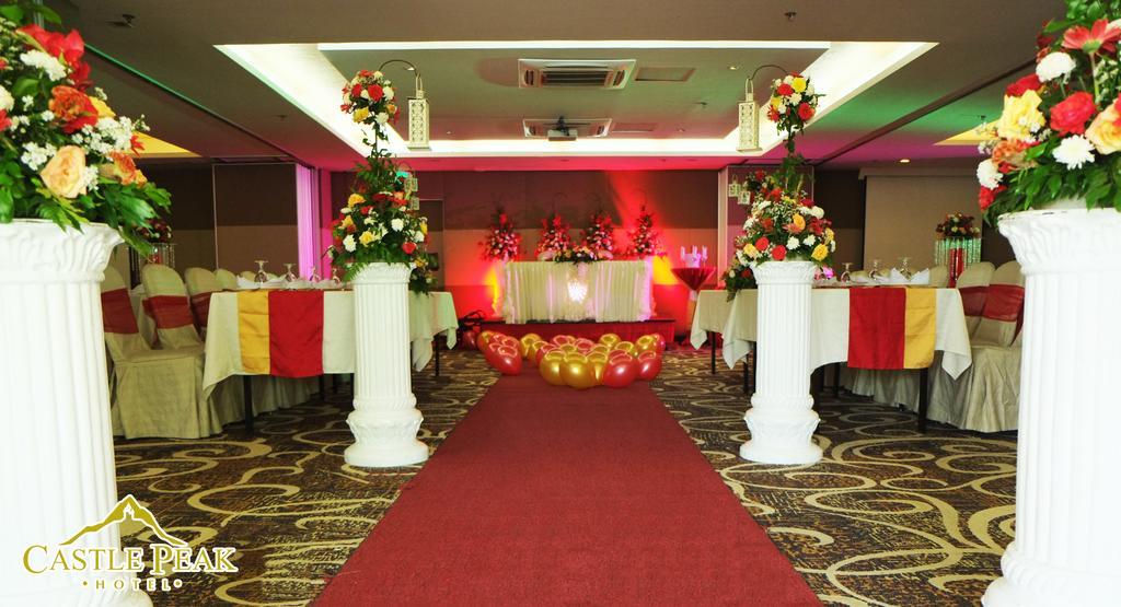 Castle Peak Hotel Cebu Kültér fotó